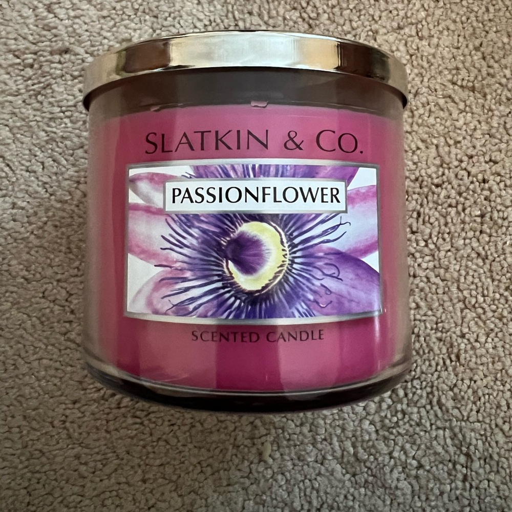 Slatkin & co Passion flower candle - new with tags 14.5oz
